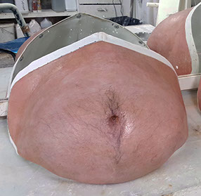 decors, marionnettes, couteux, statuts, vitrines, scénographie, grévin, costumes, vaisseaux, outils, epee factice, armes factice, figurine