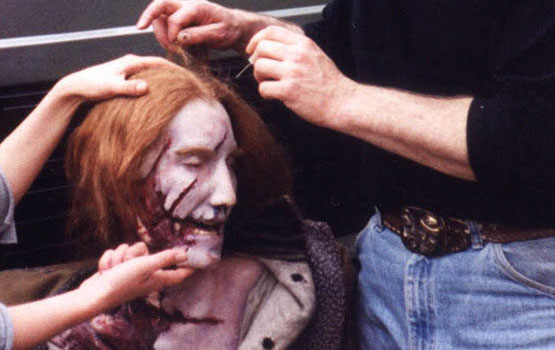 cadavre,tete coupee, decapitation, membres, mains, pieds, sang, hemoglobine, corps, morts, zombi, vampire 